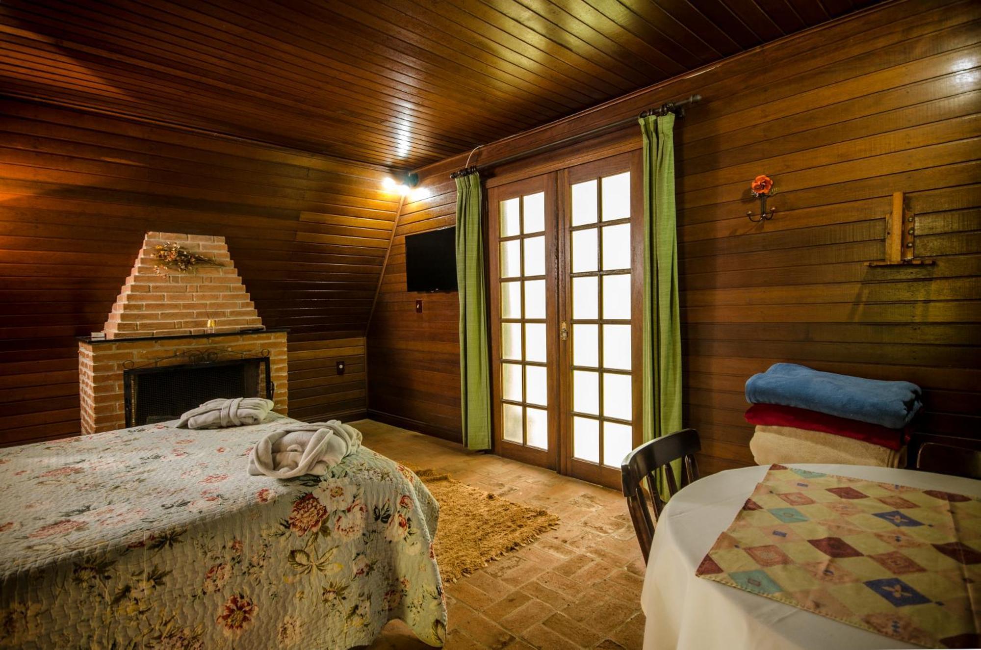 Pousada Alpes Santo Antônio do Pinhal Habitación foto